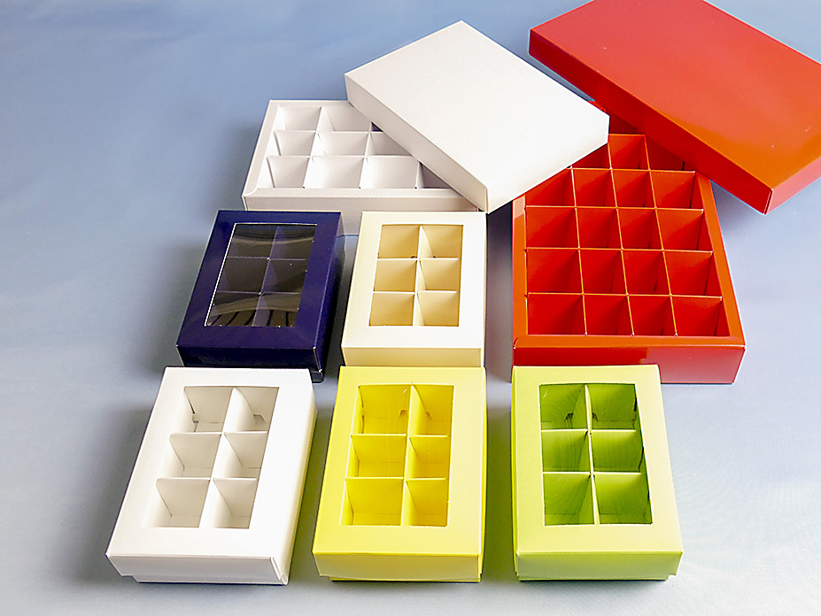 Petit-four-Verpackungen in verschiedenen Farben, Größen und Ausführungen