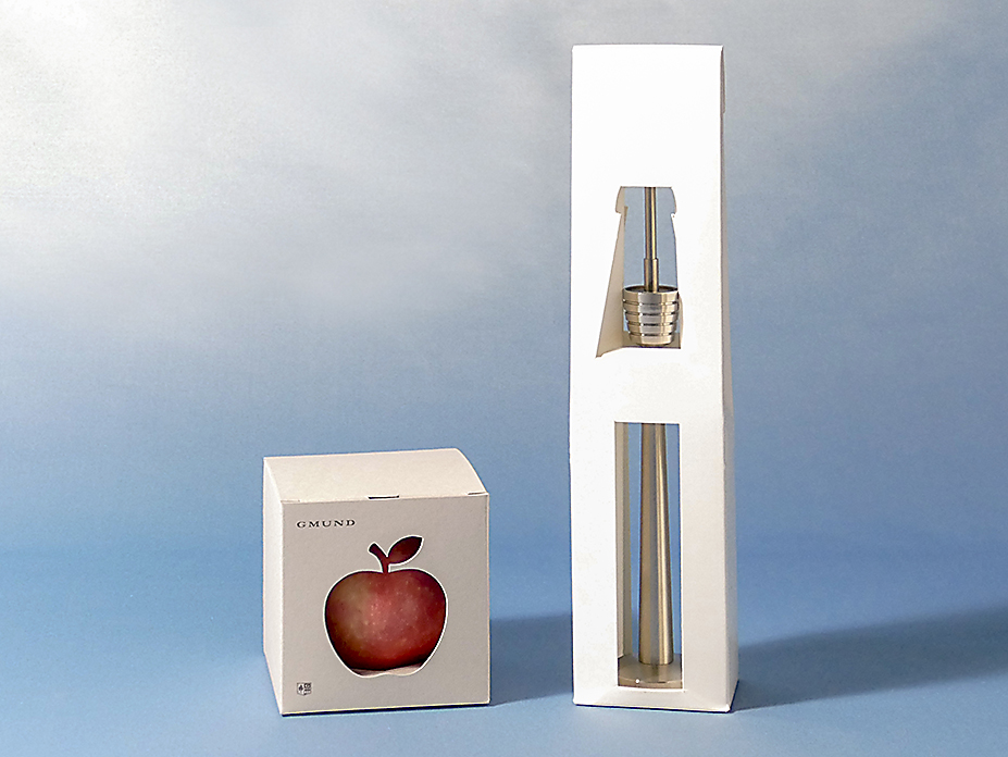 Box mit ausgestanztem Apfel und Verpackung für dreidimensionalem Fernsehturm